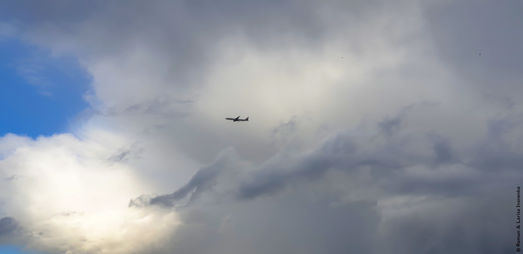небо и самолет